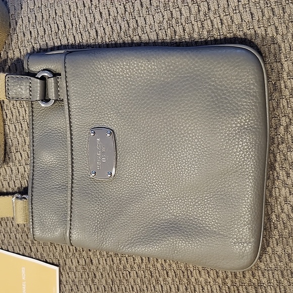 Michael Kors Jet Set Steel Grey LG Crossbody, NEW With Tags - Picture 2 of 10